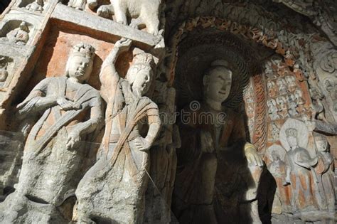 A Gruta de Elefante: Uma Visão Surrealista da Devoção Hindu e da Beleza Natural!