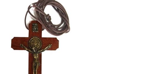  O Crucifixo de Tayabas: Um Testemunho da Fé e Sofrimento em Madeira Talhada