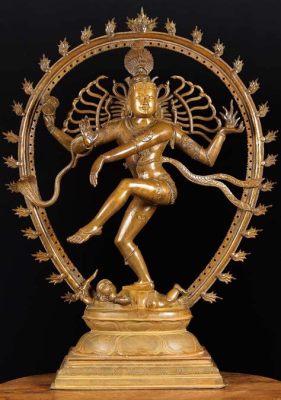 A Escultura Intrincada e o Enigma do Tempo: A Exploração da Shiva Nataraja de Queen