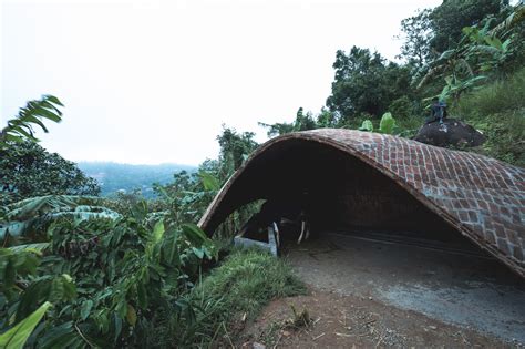  Pavilhão da Ponte Eterna! Um Testemunho Sublime da Natureza e do Tempo em Pintura